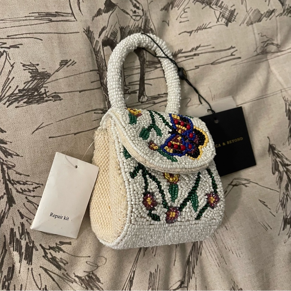 America & Beyond Beaded Floral Microbag - White and Multicolor RARE - Picture 4 of 10
